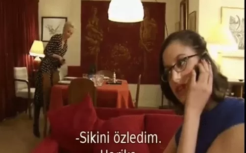 Esmer mini etek sex videoları eşinin yanında kızı sikiyor