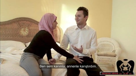 Dalgalanan göt türk turbanli karısını sikiyor